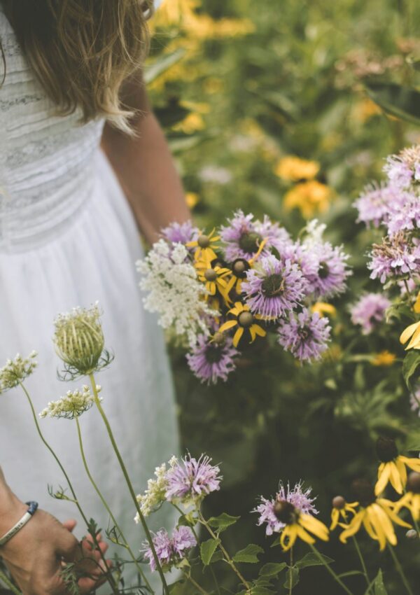 What Is Simple Living and What Are the Benefits of a Simple Life?