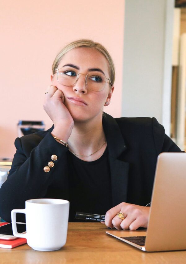 5 Simple Tips to Balance a 9-5 Job and Mental Health