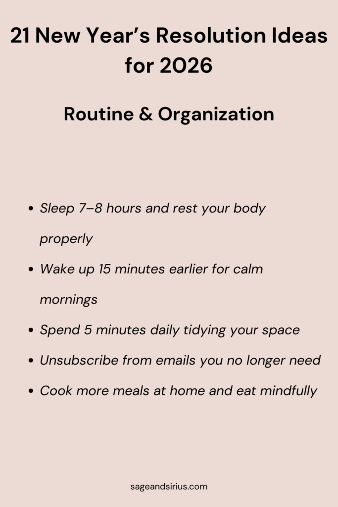 This image highlights 5 New Year’s resolution ideas related to daily routines and organization. It focuses on better sleep, waking up earlier, keeping spaces tidy, unsubscribing from unwanted emails, and cooking more meals at home for a balanced lifestyle in 2026.