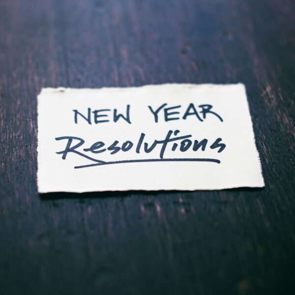 This image highlights the idea of setting New Year’s resolutions as a fresh start for personal growth and positive change. It reflects a mindful approach to creating simple, meaningful goals for the new year without pressure or unrealistic expectations.