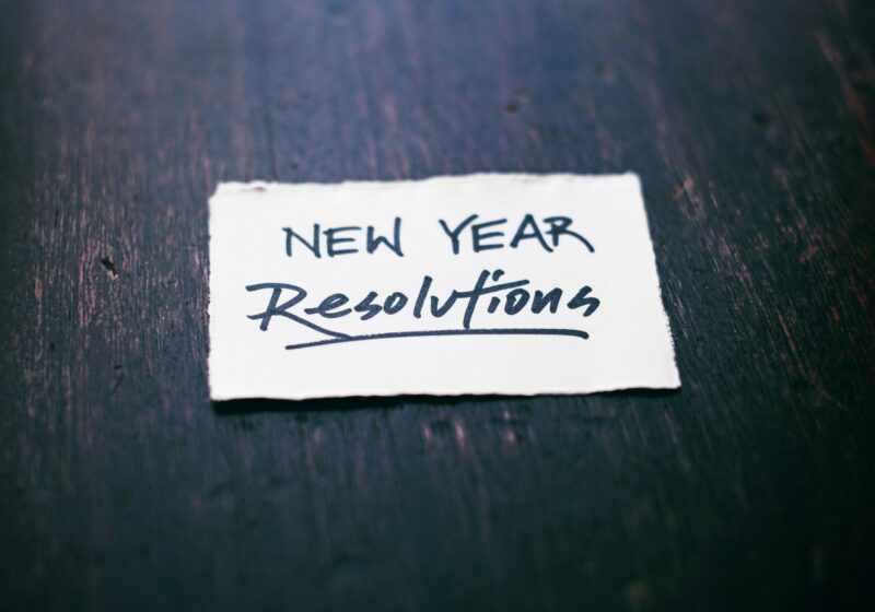 This image highlights the idea of setting New Year’s resolutions as a fresh start for personal growth and positive change. It reflects a mindful approach to creating simple, meaningful goals for the new year without pressure or unrealistic expectations.